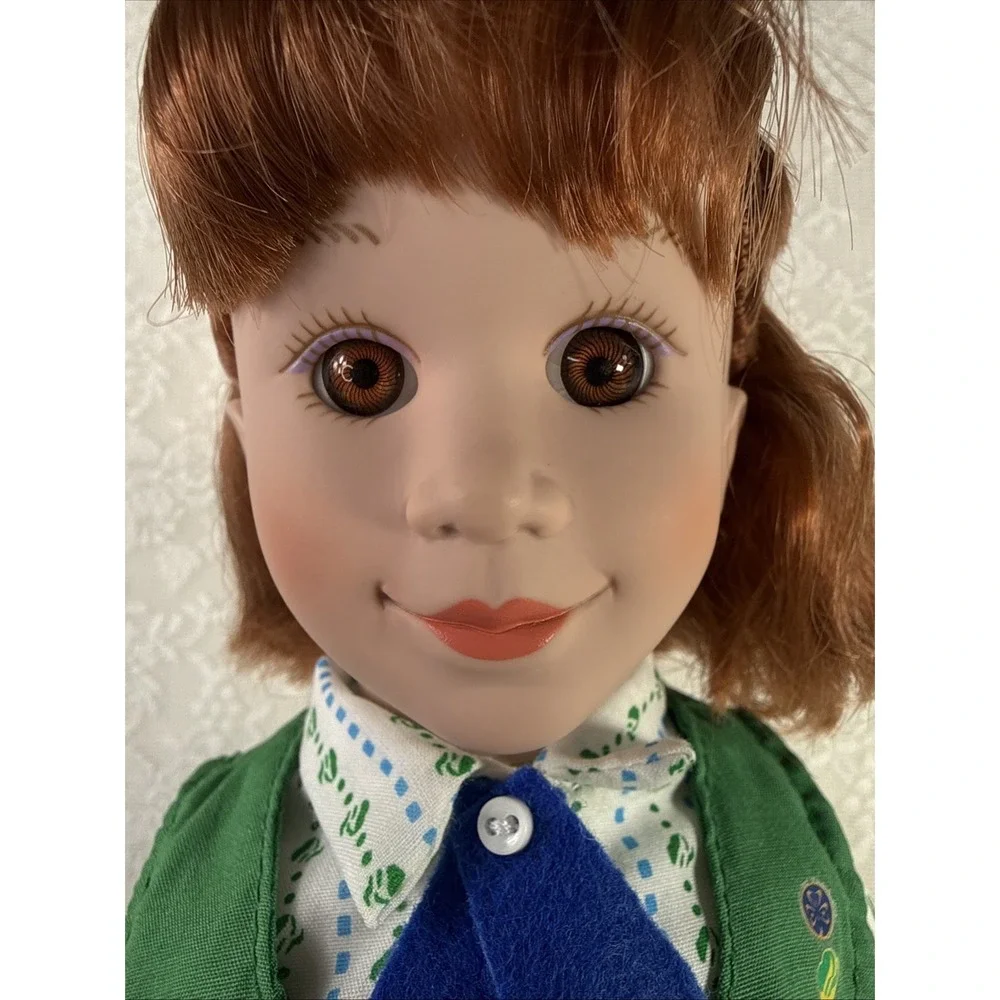 Avon‎ Girl Scout 1995 porcelain Doll 14